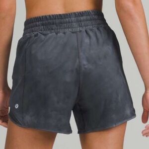 Hotty Hot High-Rise Lined Short 4" Diamond Dye Pitch Grey Graphite Grey